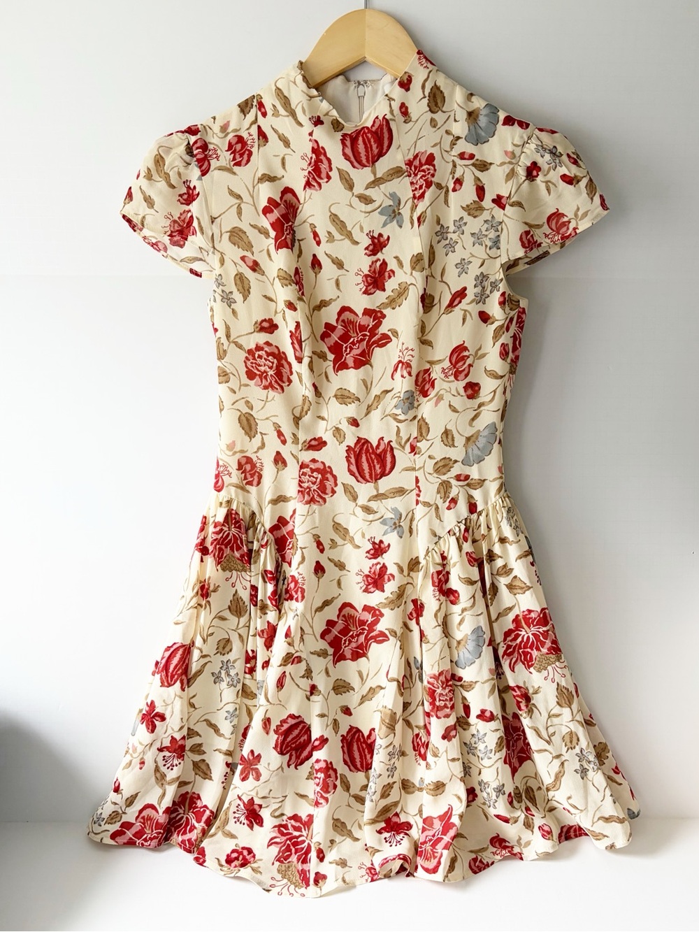 Reformation Maven Mini Dress Cream with Red Floral Print Size 0 - Picture 3 of 9